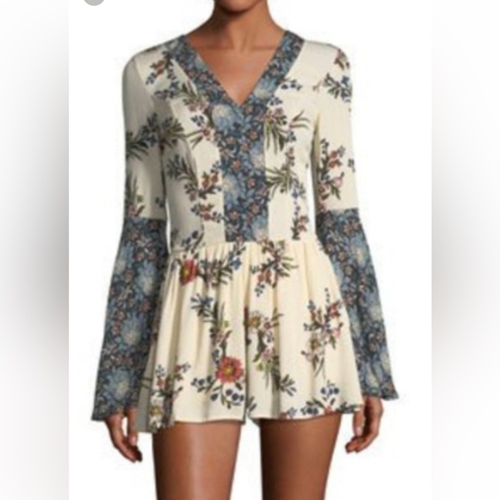 NWT Vintage Havana Women floral bell sleeve romper size small